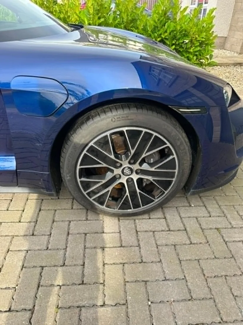 Mobile tyre fitting work